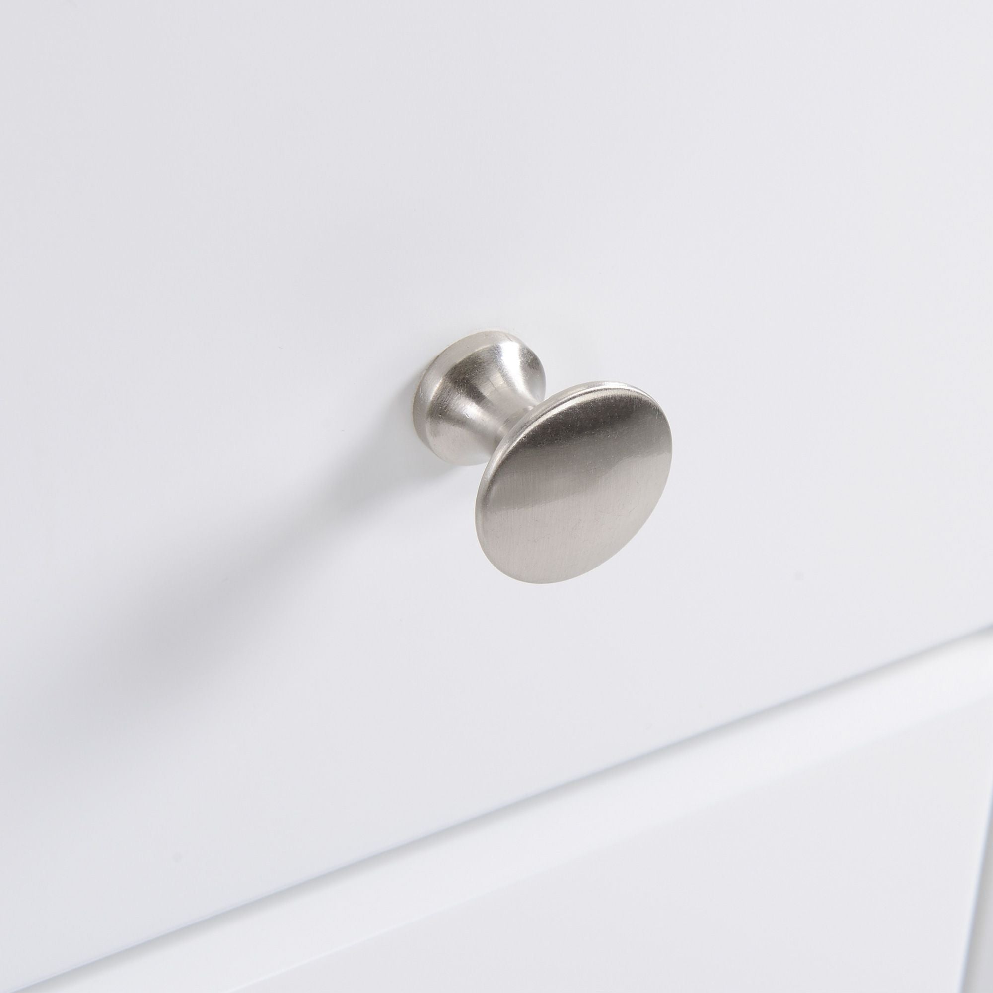 HOMCOM Modern White Buffet, Metal Hinges & Round Handles, Dining Room Storage - Comfortable Living Decor