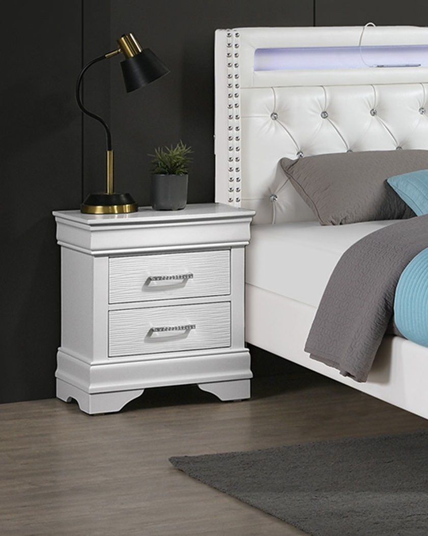 Modern Sleek Bedside Table White 1pc Nightstand Bedroom Furniture Accent Handles Spacious Drawers - Comfortable Living Decor