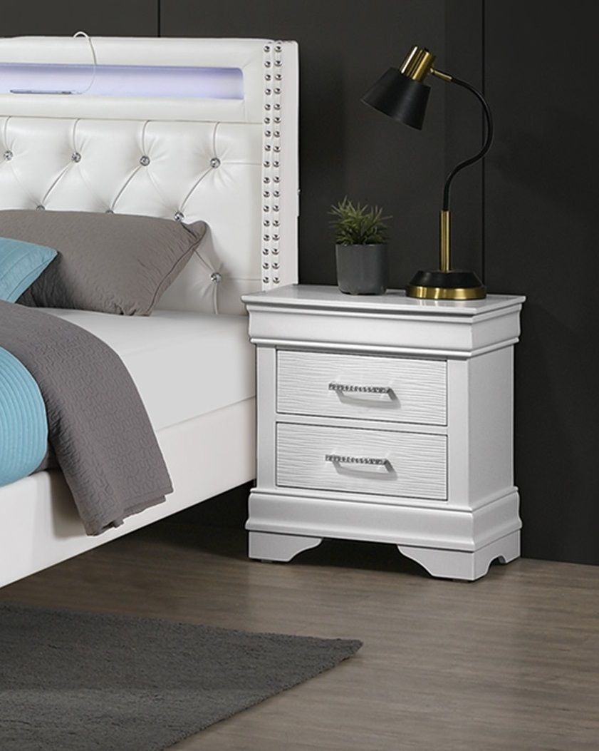 Modern Sleek Bedside Table White 1pc Nightstand Bedroom Furniture Accent Handles Spacious Drawers - Comfortable Living Decor